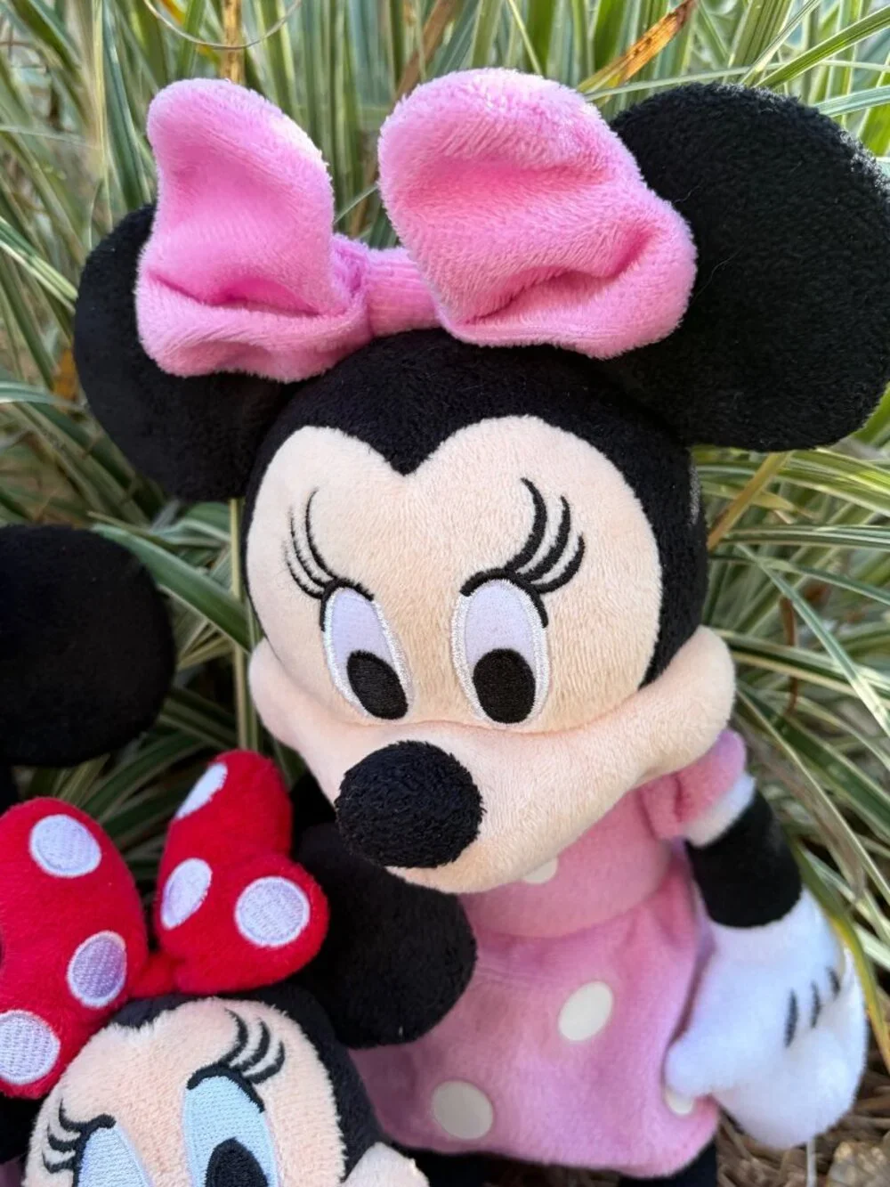 Three Minnie Mouse Plush Dolls In Pink & Red Outfits With Polka Dots S10
